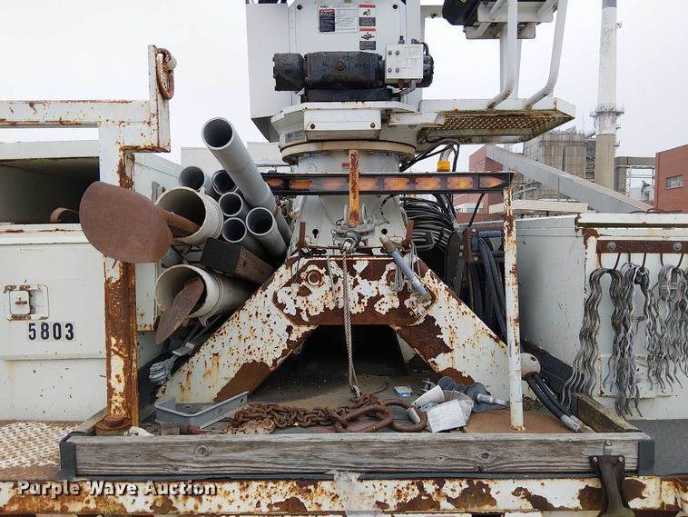 image for item FK0687 2007 International 7400 digger derrick truck