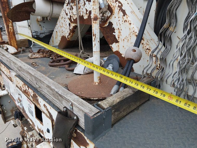 image for item FK0687 2007 International 7400 digger derrick truck