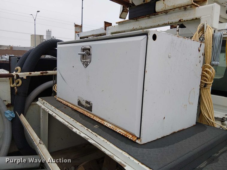 image for item FK0687 2007 International 7400 digger derrick truck