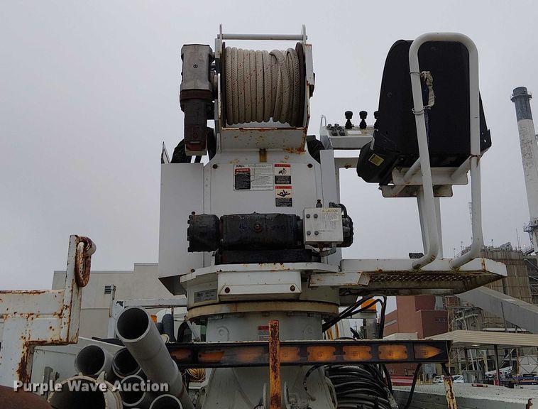 image for item FK0687 2007 International 7400 digger derrick truck