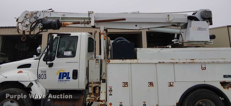 image for item FK0687 2007 International 7400 digger derrick truck
