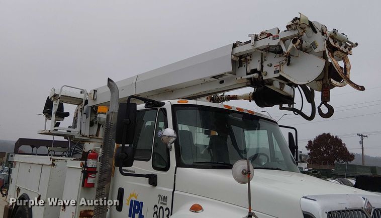 image for item FK0687 2007 International 7400 digger derrick truck