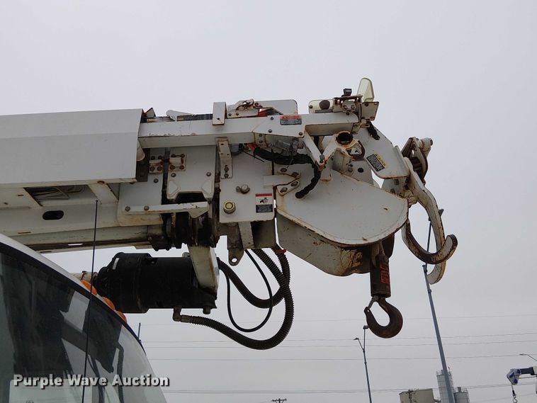 image for item FK0687 2007 International 7400 digger derrick truck