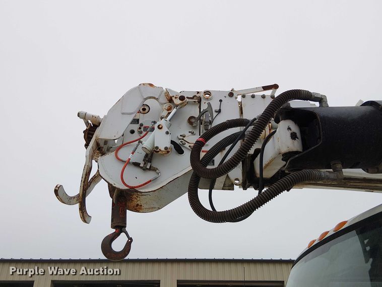 image for item FK0687 2007 International 7400 digger derrick truck