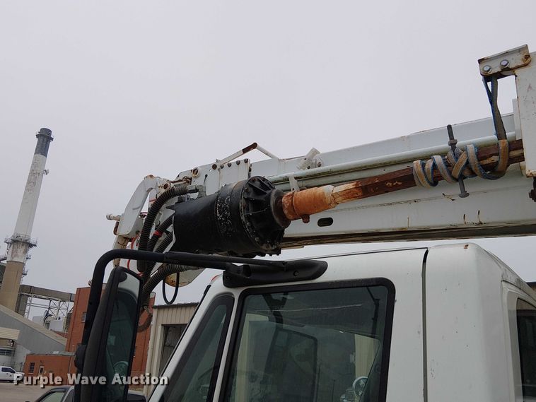 image for item FK0687 2007 International 7400 digger derrick truck