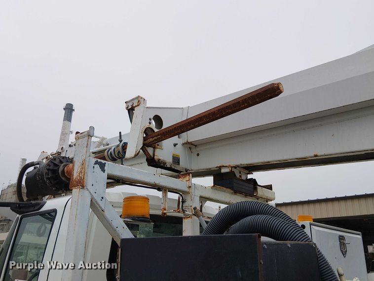image for item FK0687 2007 International 7400 digger derrick truck