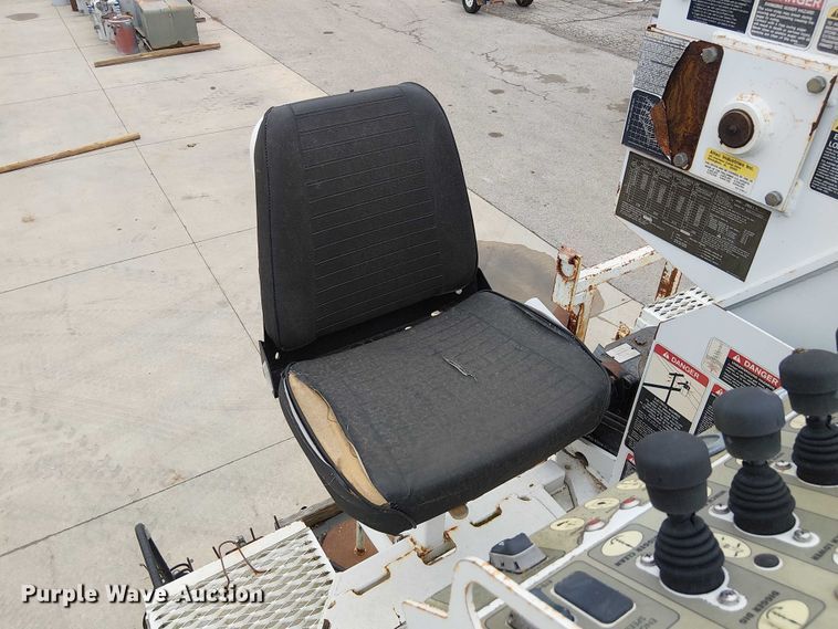 image for item FK0687 2007 International 7400 digger derrick truck