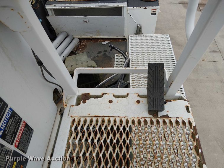 image for item FK0687 2007 International 7400 digger derrick truck