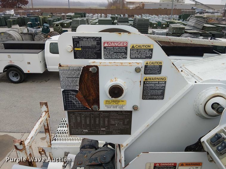 image for item FK0687 2007 International 7400 digger derrick truck