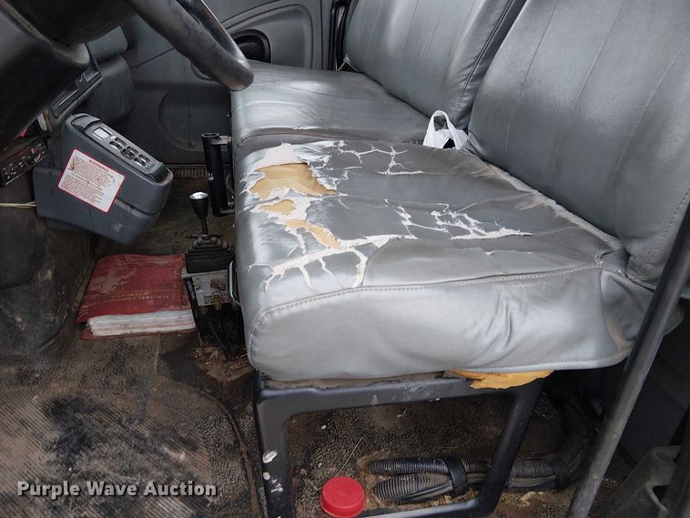 image for item FK0687 2007 International 7400 digger derrick truck