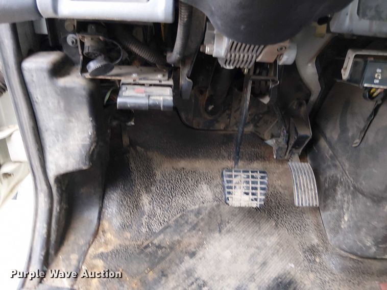 image for item FK0687 2007 International 7400 digger derrick truck