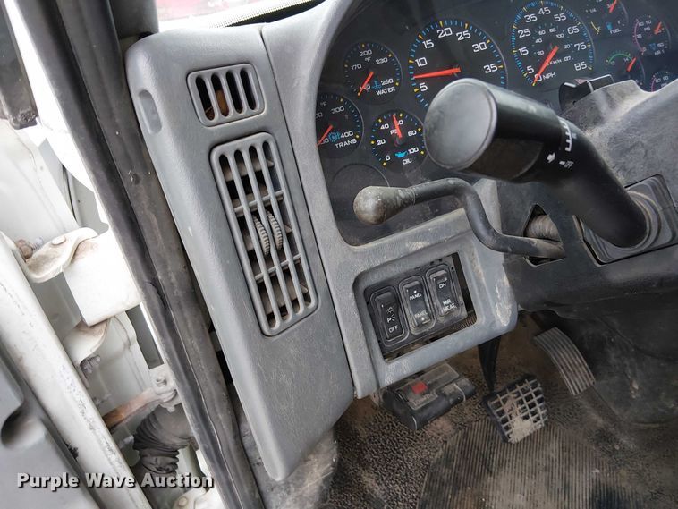 image for item FK0687 2007 International 7400 digger derrick truck