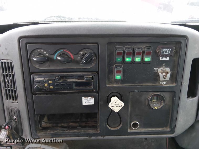 image for item FK0687 2007 International 7400 digger derrick truck