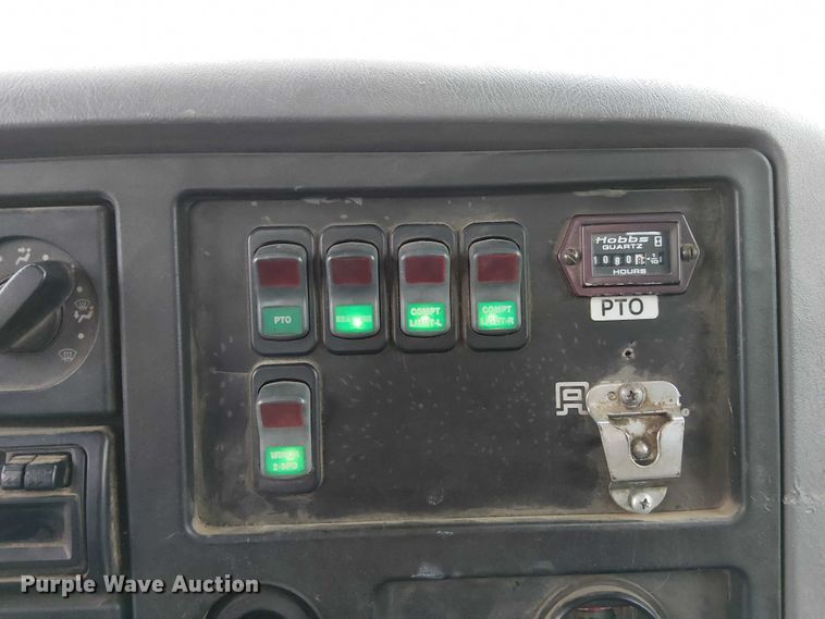 image for item FK0687 2007 International 7400 digger derrick truck