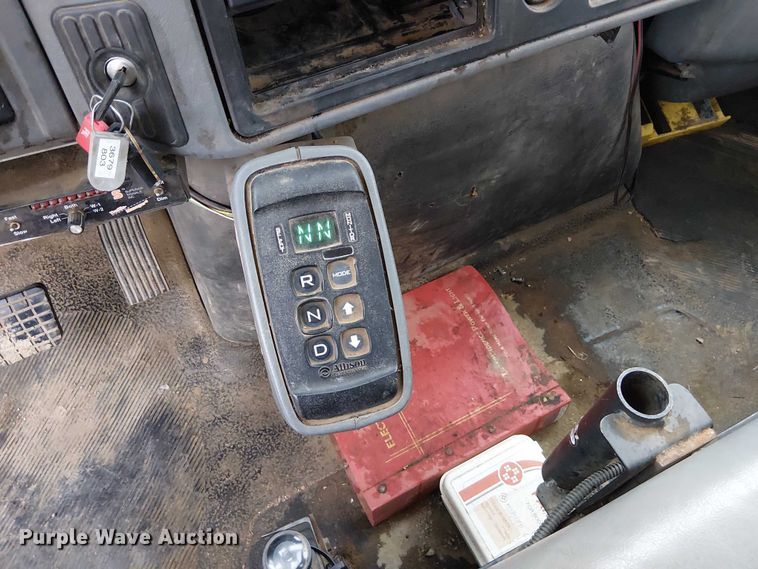 image for item FK0687 2007 International 7400 digger derrick truck