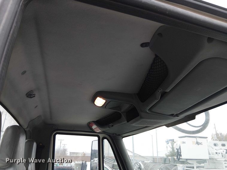 image for item FK0687 2007 International 7400 digger derrick truck