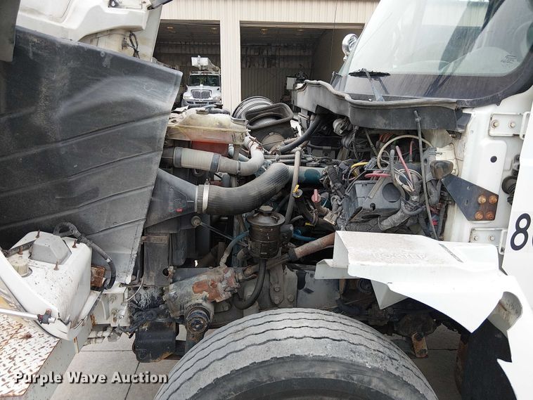 image for item FK0687 2007 International 7400 digger derrick truck