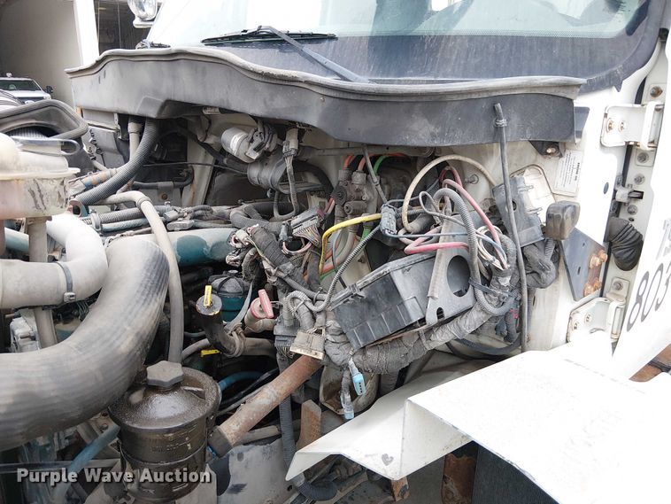 image for item FK0687 2007 International 7400 digger derrick truck