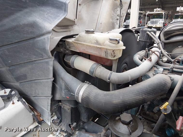 image for item FK0687 2007 International 7400 digger derrick truck