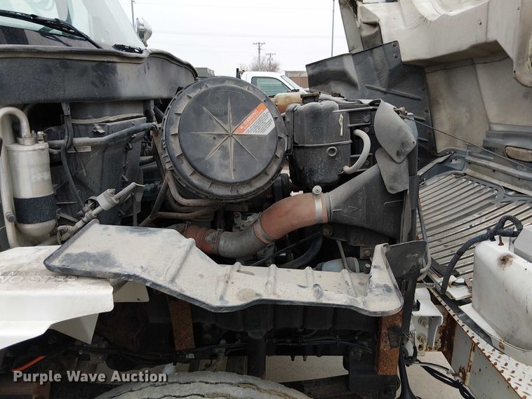 image for item FK0687 2007 International 7400 digger derrick truck