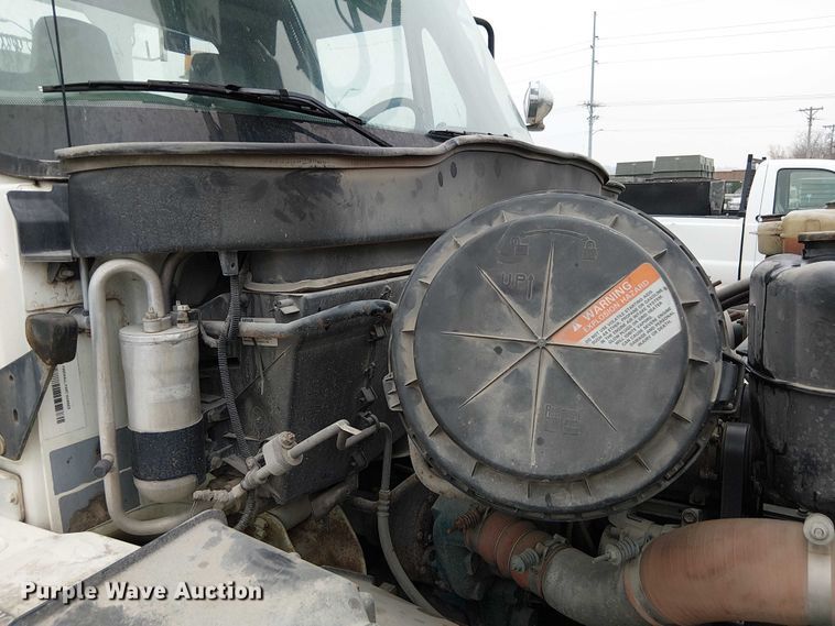 image for item FK0687 2007 International 7400 digger derrick truck