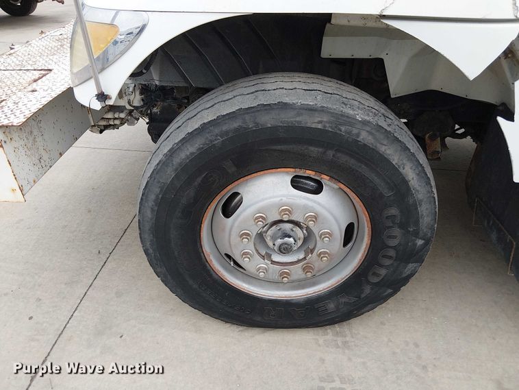 image for item FK0687 2007 International 7400 digger derrick truck