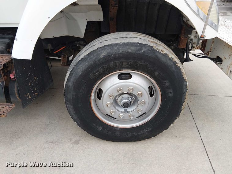 image for item FK0687 2007 International 7400 digger derrick truck