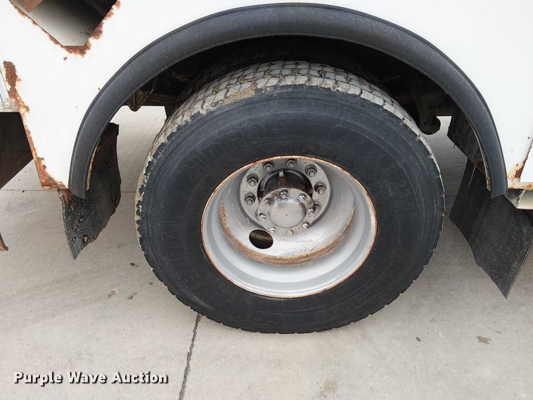 image for item FK0687 2007 International 7400 digger derrick truck