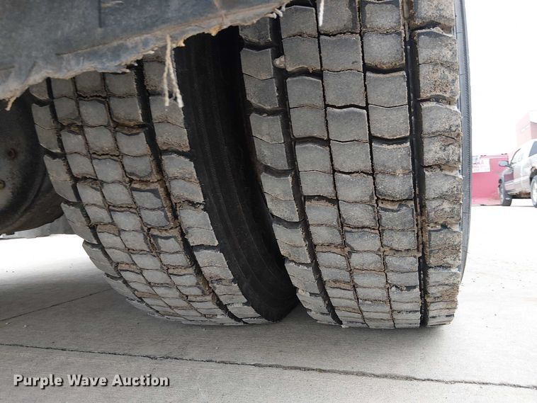 image for item FK0687 2007 International 7400 digger derrick truck