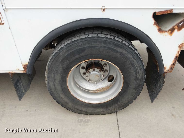 image for item FK0687 2007 International 7400 digger derrick truck