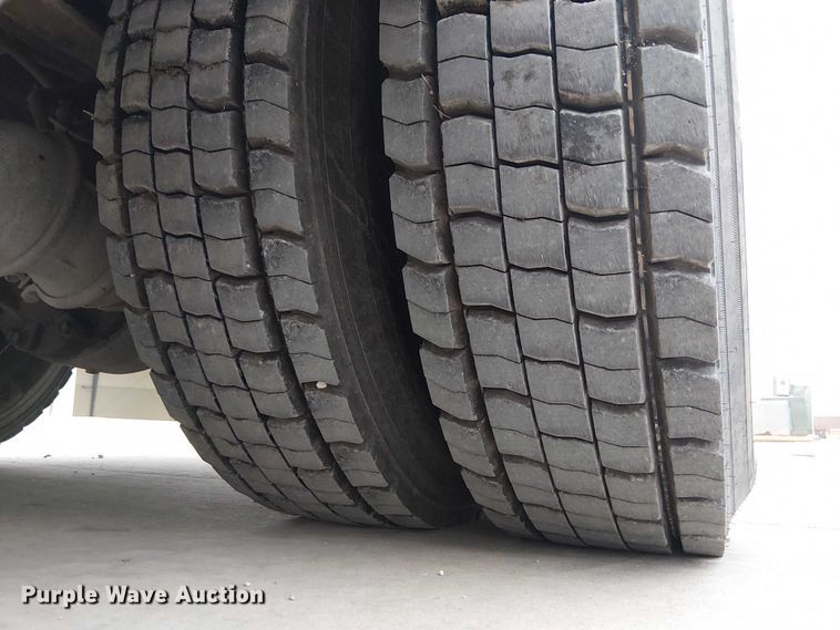 image for item FK0687 2007 International 7400 digger derrick truck