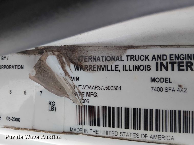 image for item FK0687 2007 International 7400 digger derrick truck