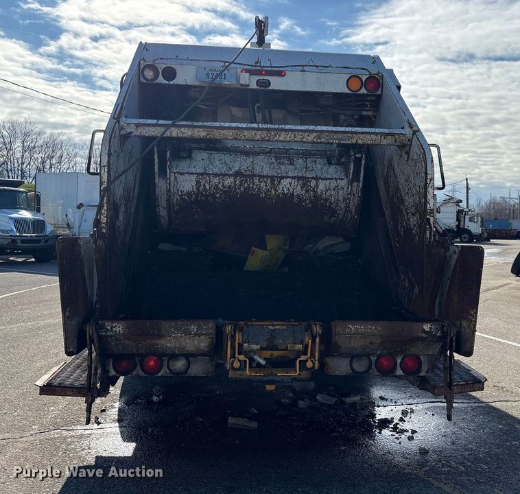 image for item FK1034 2009 International 7300 refuse truck