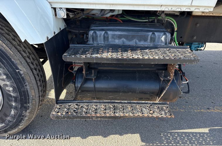 image for item FK1034 2009 International 7300 refuse truck