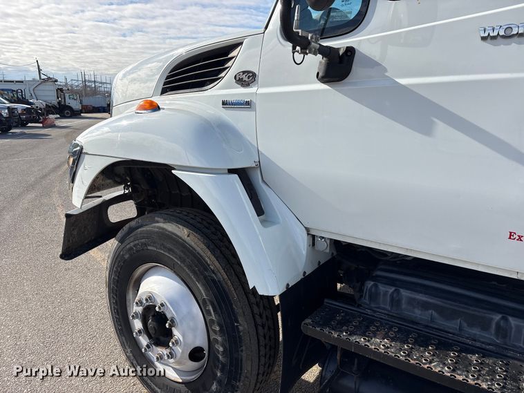 image for item FK1034 2009 International 7300 refuse truck