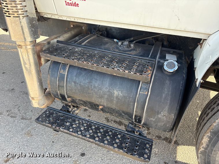 image for item FK1034 2009 International 7300 refuse truck