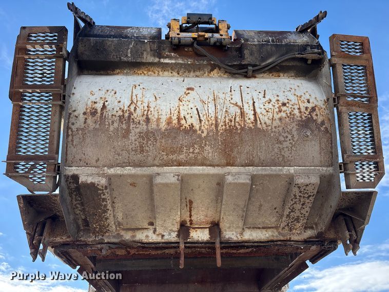 image for item FK1034 2009 International 7300 refuse truck