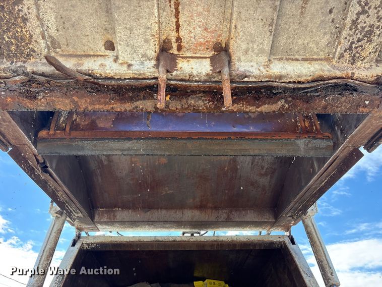 image for item FK1034 2009 International 7300 refuse truck