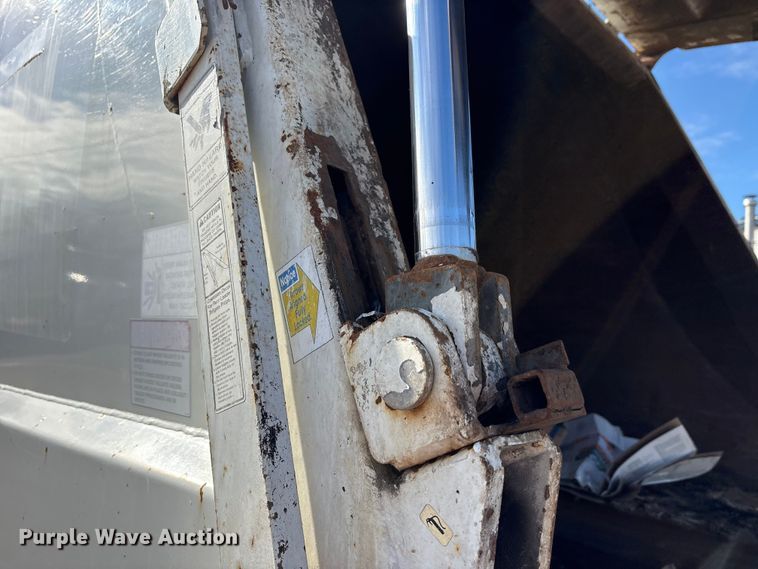 image for item FK1034 2009 International 7300 refuse truck