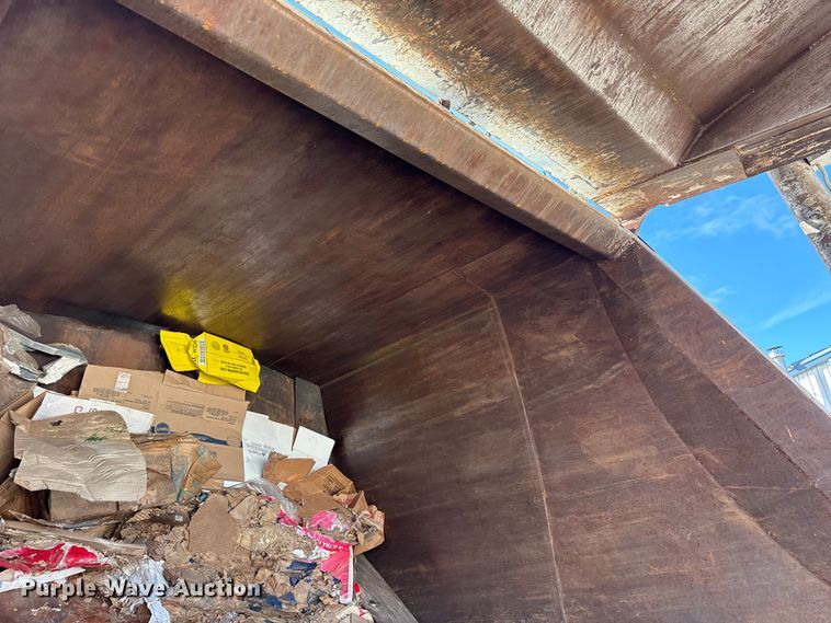 image for item FK1034 2009 International 7300 refuse truck