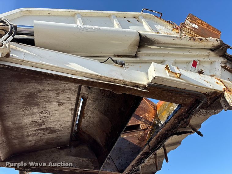 image for item FK1034 2009 International 7300 refuse truck