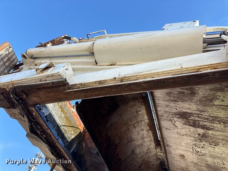 image for item FK1034 2009 International 7300 refuse truck