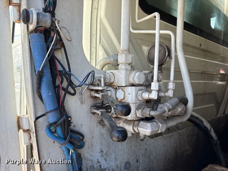 image for item FK1034 2009 International 7300 refuse truck