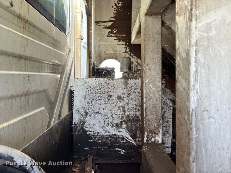 image for item FK1034 2009 International 7300 refuse truck