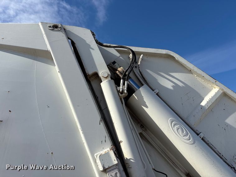 image for item FK1034 2009 International 7300 refuse truck