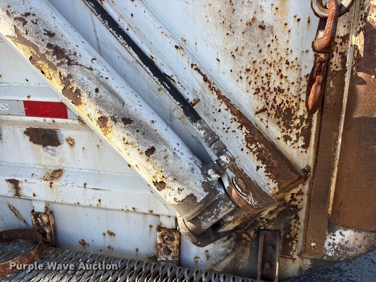 image for item FK1034 2009 International 7300 refuse truck