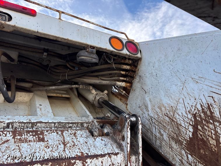 image for item FK1034 2009 International 7300 refuse truck