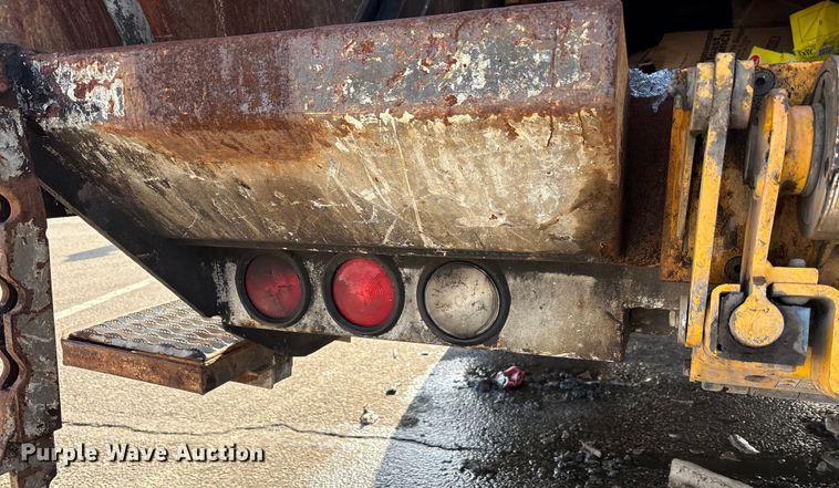 image for item FK1034 2009 International 7300 refuse truck