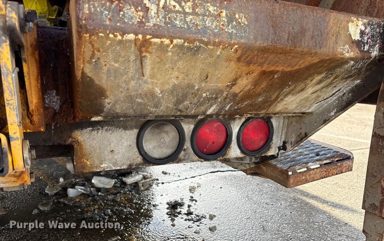 image for item FK1034 2009 International 7300 refuse truck