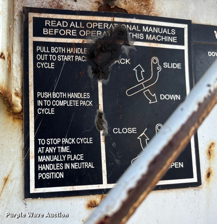 image for item FK1034 2009 International 7300 refuse truck